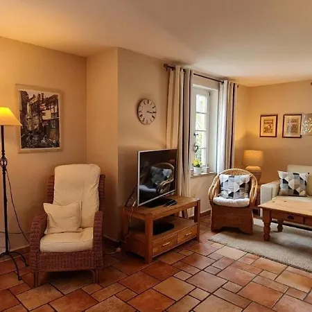 Romantisches Ferienhaus Fuer 8 Personen *