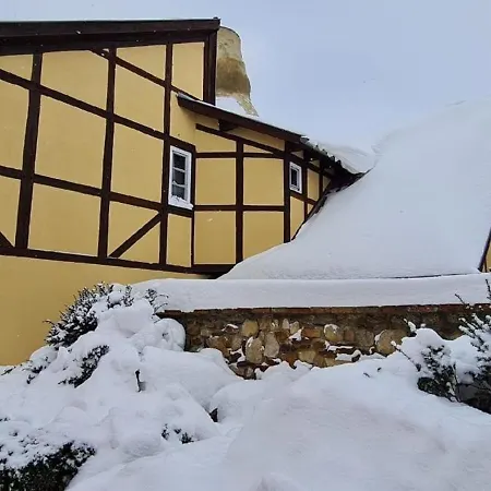 Romantisches Ferienhaus Fuer 8 Personen Holiday home